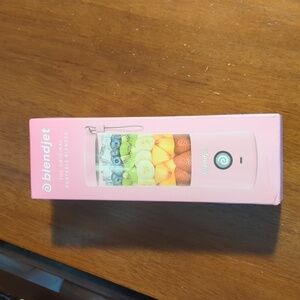 New in box Blender blendjet pink baby food shakes smoothies portable travel 16oz